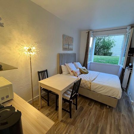 Studio Situe A 5 Min Du Chateau De Versailles Et Stationnement Gratuit Esterno foto