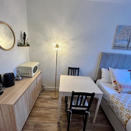 Studio Situe A 5 Min Du Chateau De Versailles Et Stationnement Gratuit Esterno foto