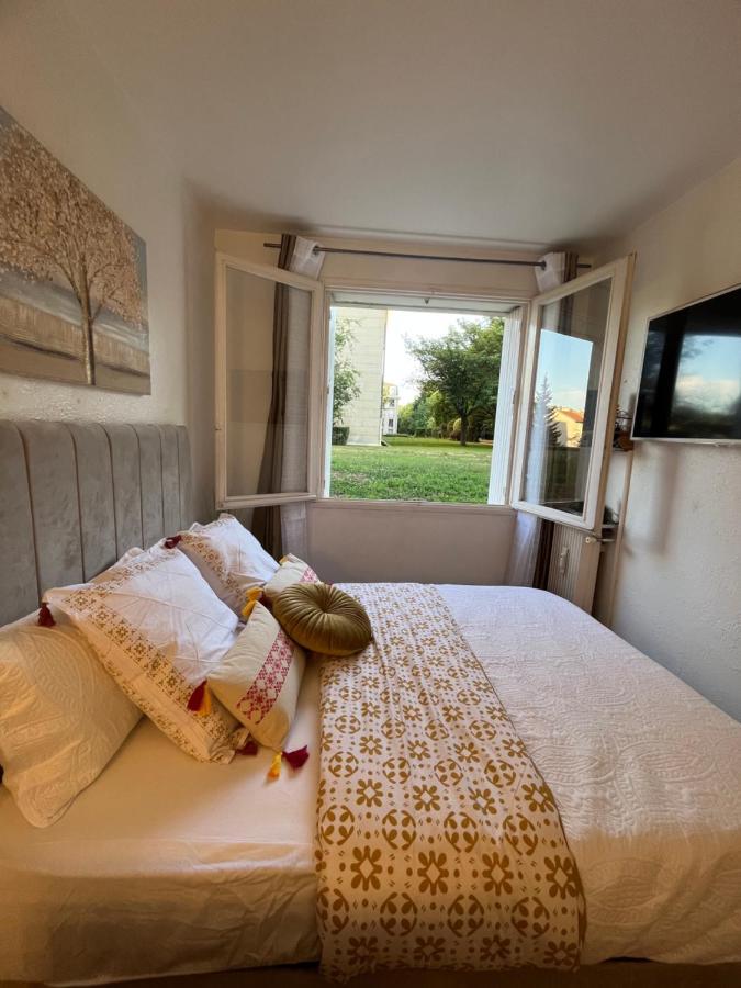Studio Situe A 5 Min Du Chateau De Versailles Et Stationnement Gratuit Esterno foto